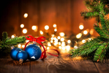 Boules de Noël estampillées Villeneuve-le-Roi.